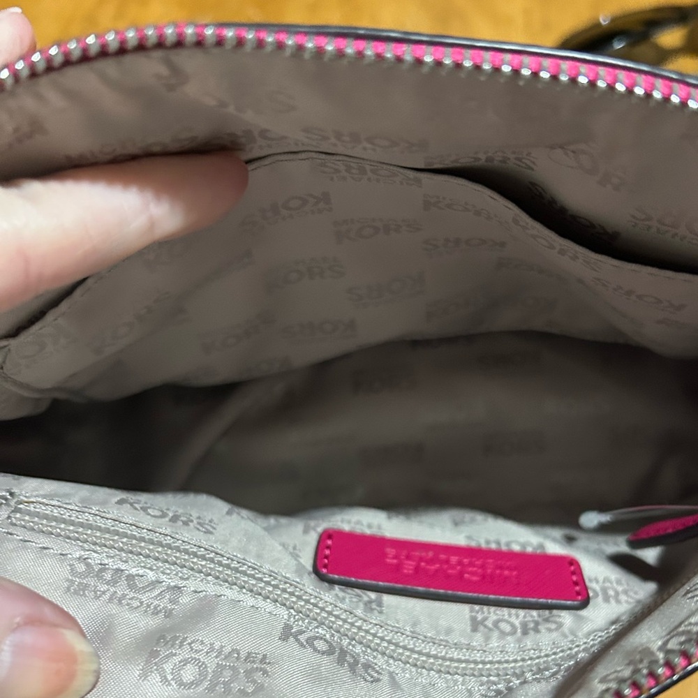 Michael Kors Pink Emmy crossbody bag - Picture 6 of 6